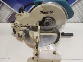 Пила торцовочная Makita LS 1040  