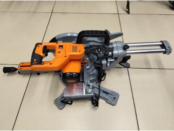 Пила торцовочная Black&Decker BES 700