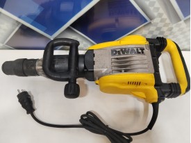 Отбойный молоток DeWalt D25902-QS