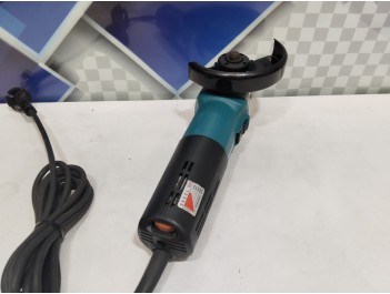 Угловая шлифмашина Makita 9562 CVH 