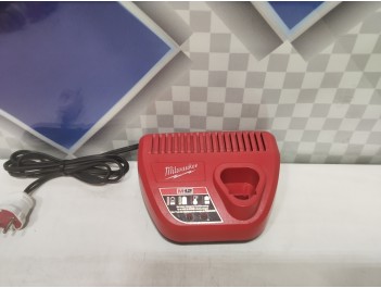 Зарядное устройство Milwaukee M12