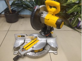Пила торцовочная DeWalt DWS 713