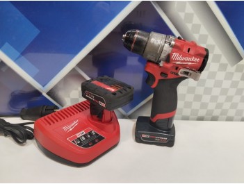 Шуруповерт Milwaukee M12 3404-20