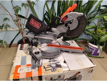 Пила торцовочная Black&Decker BES 700