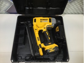 Гвоздезабивной монтажный пистолет DEWALT DCN 890 