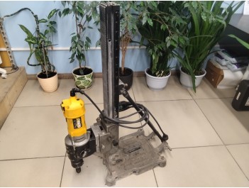 Дрель алмазного сверления DeWALT D 21585 на станине (б/у)