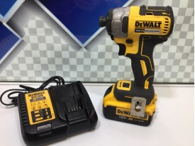 Шуруповерт ударный DeWALT DCF 887