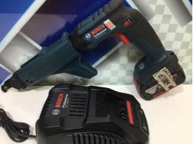 Шуруповерт Bosch GSR 18 V-EC TE с насадкой MA 55