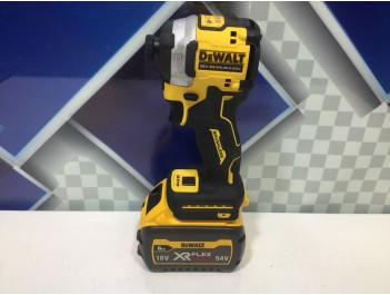 Винтоверт ударный DeWalt DCF 850