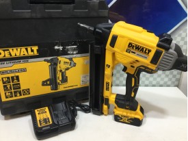 Гвоздезабивной монтажный пистолет DEWALT DCN 890 